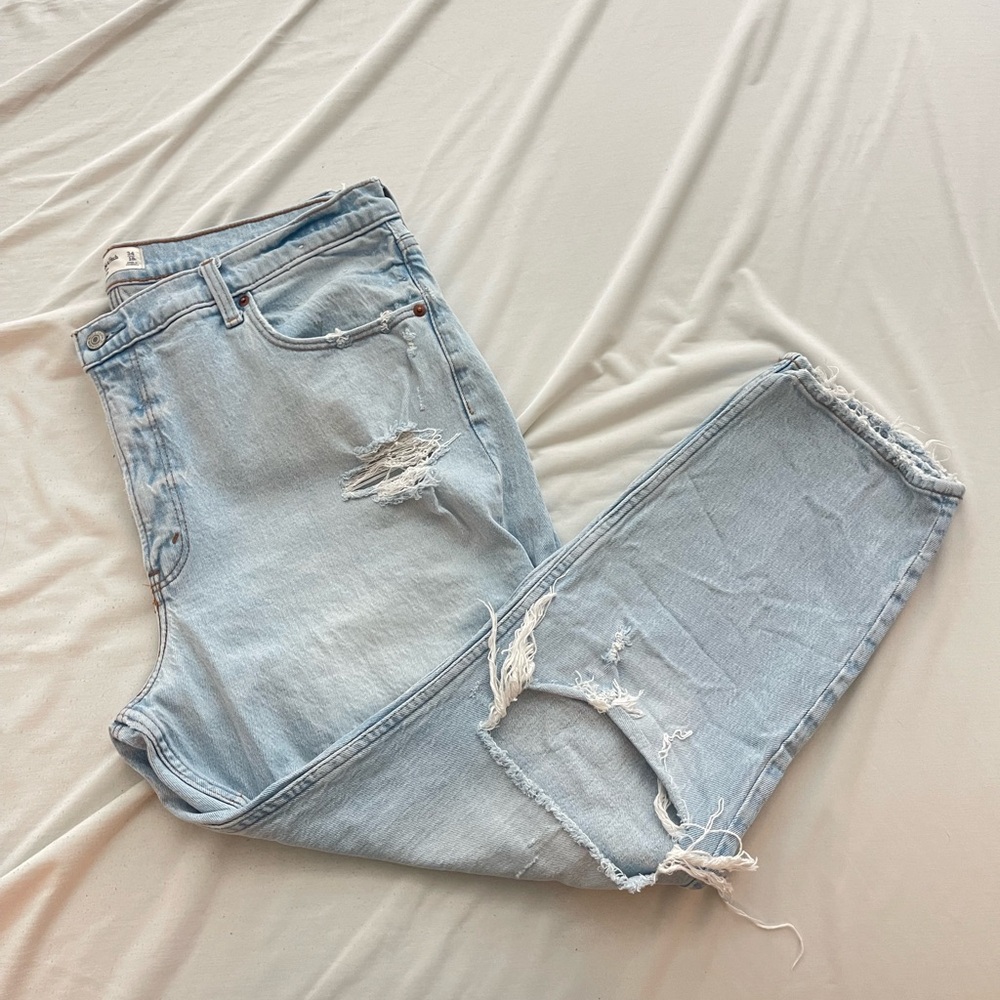 Abercrombie Distressed Light Washed Ankle Jean